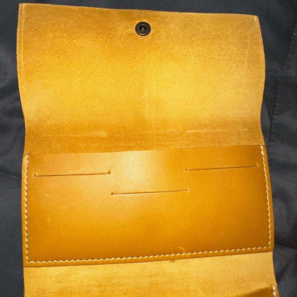 Portland Leather Goods
Crossbody Tote
FREE Matching Leather Wallet🤗 - Picture 8 of 15